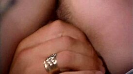 Tarvitseva blondi himoitsee Roccon isoa kyrpää