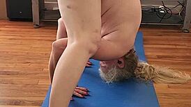 This solo video has big tits and natural beauty!