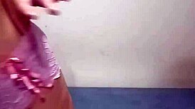 Ung 18+ babe barberer sin hårløse fitte før hun går til lingerie swing huset