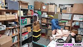 Gue kecanduan ngentot Anastasia seksi gara-gara nyuri!