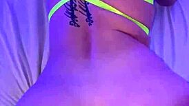 Zaludila sam i jebala tu dlakavu tetoviranu curu u rublju brzim jebanjem ali sam zeznula POV kadar