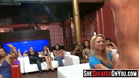 Vingt salopes sucent des queues monstrueuses en club