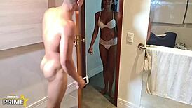 dei a buceta pros primos dotados e novinhos no quintal de casa