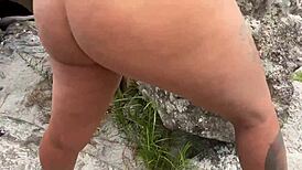 Тирус тугая задница подростка принимает кончу в дикой interracial POV