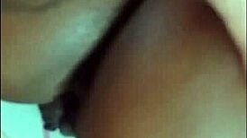 fodendo e gozando dentro da buceta e cu da puta