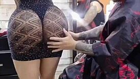 hey, watch this estilista spreading her ass after a full haircut
