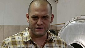 Podívej se, jak svádím manželova zaměstnance a šukám ho tvrdě v prádelně!