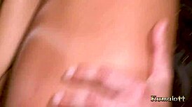 Non ci credo al mio regalo di compleanno con troie calde come Kumalott! Hanno raddoppiato per divertimento anale selvaggio.