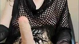 Dominasi menanti dengan Lady Mia Lipa jilat kaki dan cium pantat selama 26 minit kawalan murni tahun baru ini