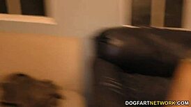 ไอริส โรสโดนเสร็จในหีโดยควยดำยักษ์ต่อหน้าคัค