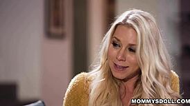 Hey üvey anne Katie, Khloe'nin kıllı amını yalamayı bana öğretir misin?