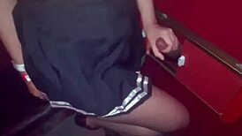 Casal Bi Novinhos Chupando e Fodendo com Desconhecidos no Glory Hole