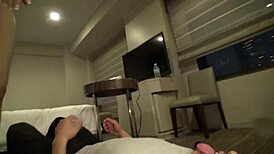 ワイルドな巨乳中出し3Pアクションのフルバージョン