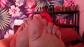 إغراء أصابع قدم عارية