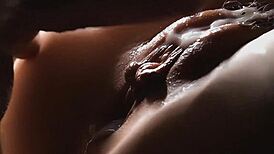 Intenzivní kompilace výstřiků a krémových creampie v hardcore akci