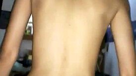 Laiha tyttö ratsastaa kullilla hurjasti tässä kovassa sessiossa!