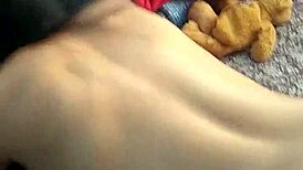 meti�ndole la verga de perrito en el culo y co�o