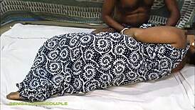 bhाभी के पैर दबाते हुए देवर ने चोद दिया