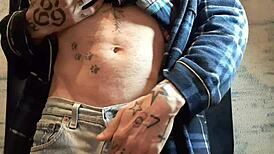 Hey, watch this gay solo jerking off in Spain with pussy and cock vibes