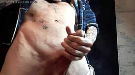 Hey, watch this gay solo jerking off in Spain with pussy and cock vibes