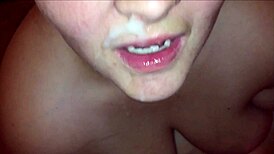 Tjock tonåring 18+ kvävs och sprutar på enorm fet kuk i deepthroat med massiv sperma i hård bukkake