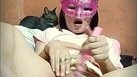 ว้าว แมวเด็กของฉัน เล่นปลั๊กคู่ ทำให้รูเปียกและกว้างมาก