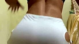 fudendo a cacheada gostosa de mini saia ate gozar com amadores