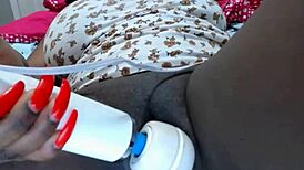 ムチムチ黒ギャルがソロオナニーで誘惑しまくり