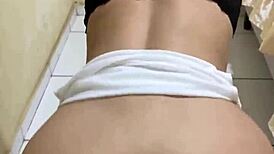 fudendo a cacheada gostosa de mini saia ate gozar com amadores