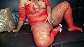 ebony girl masturbates with dildo