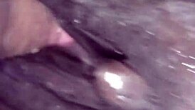 Érzem a nagy farkat mélyen csúszkálni bennem