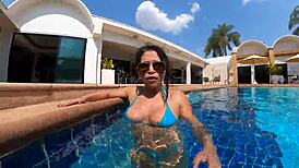 a morena wanted to give me her ass in the pool for anal fuckin!