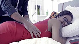 Gostosa Bruna Lopes fode antes do marido chegar - Completo no Red