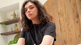 Bobs tgirls Kyra neznámá se vrací pro sólovou zábavu