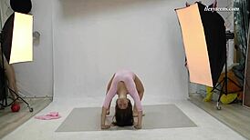 nicole smith bending naked so wild!