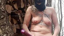 Hey, check this French slave in solo action!