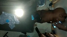 Wow, Ebony épaisse prend du plaisir au gloryhole dans du sexe maison réel !