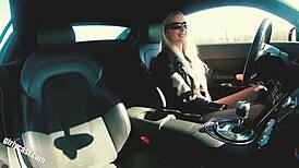 Ehi Mavie Pearl, ti sei piegata su quell'Audi R8 per una scopata all'aperto!