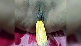 زوجان جامعيون هنود يمارسون الجنس الشديد في الهواء الطلق.