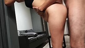 me cojo de perrito a la novia de mi amigo