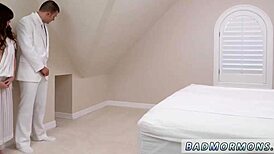 Teen masturbates in toilet!