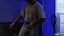 ليا مارتيني جميلة بلوند بصدر كبير في السجن