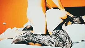 le propongo tener sexo a hermosa chica en el parque morena culona latina