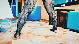 le propongo tener sexo a hermosa chica en el parque morena culona latina