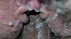 Dvojitý creampie naplní její kundu