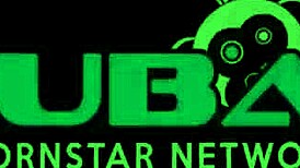 Alix teases her wet pussy and big tits 😏