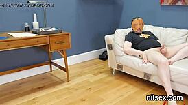 Nimfomana picantă suportă terapie anal dureroasă în casa de nebuni