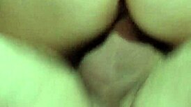 Vaimoni ratsastaa kyrvänsa kaverillaan kotitekoisessa nautinnossa