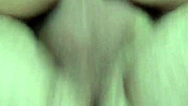 Min fru rider knullpolaren hårt på hans kuk hemmagjord