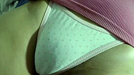 Můj bratr natáčí můj těsný cameltoe v bílých sportovních šortkách
